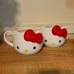 Hello Kitty mug set.